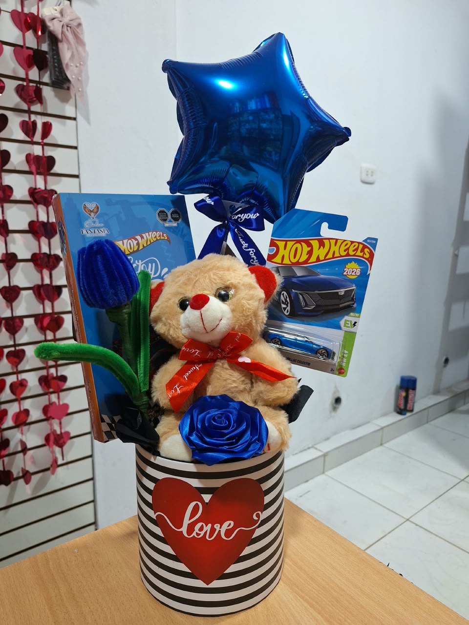 Carritos Hot Wheels con peluche